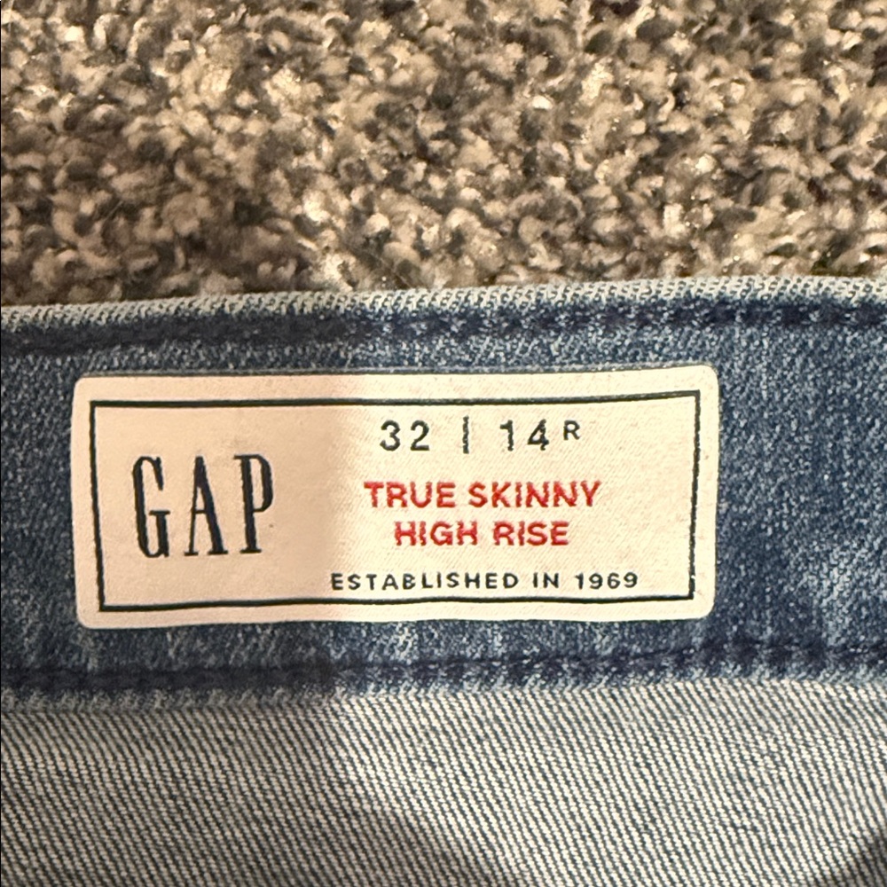 GAP Women's Skinny Jeans - Classic Denim - Picture 2 of 3